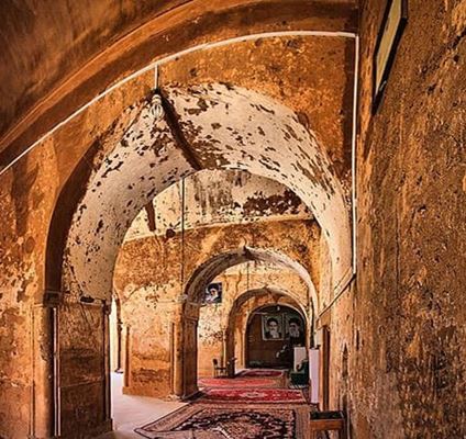 مسجد فهرج، بناء باقية من أوائل سنوات ظهور الإسلام